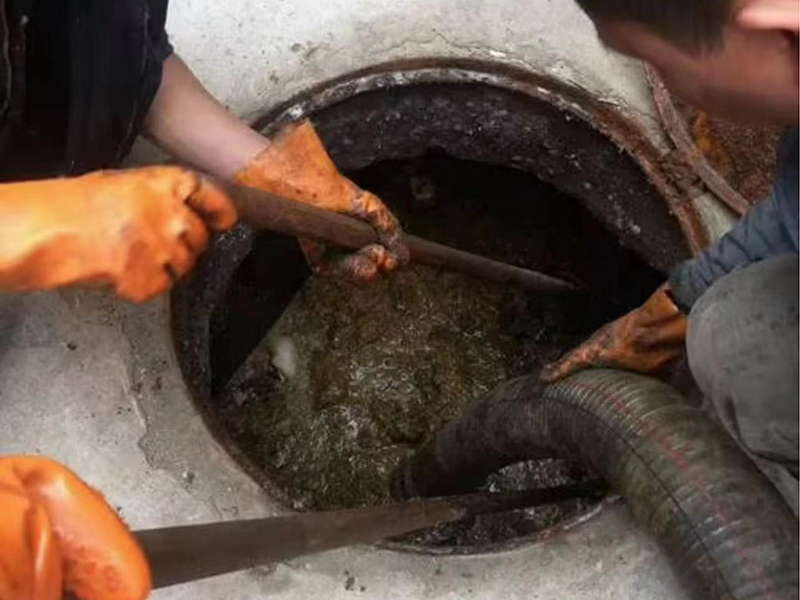 中宁清理化粪池时如何避免沼气的危害？